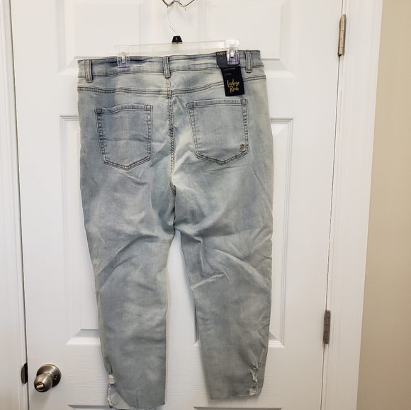 Indigo Rein, NWT, curvy high rise crop, button down distressed jeans SZ17 W32 - Picture 8 of 16